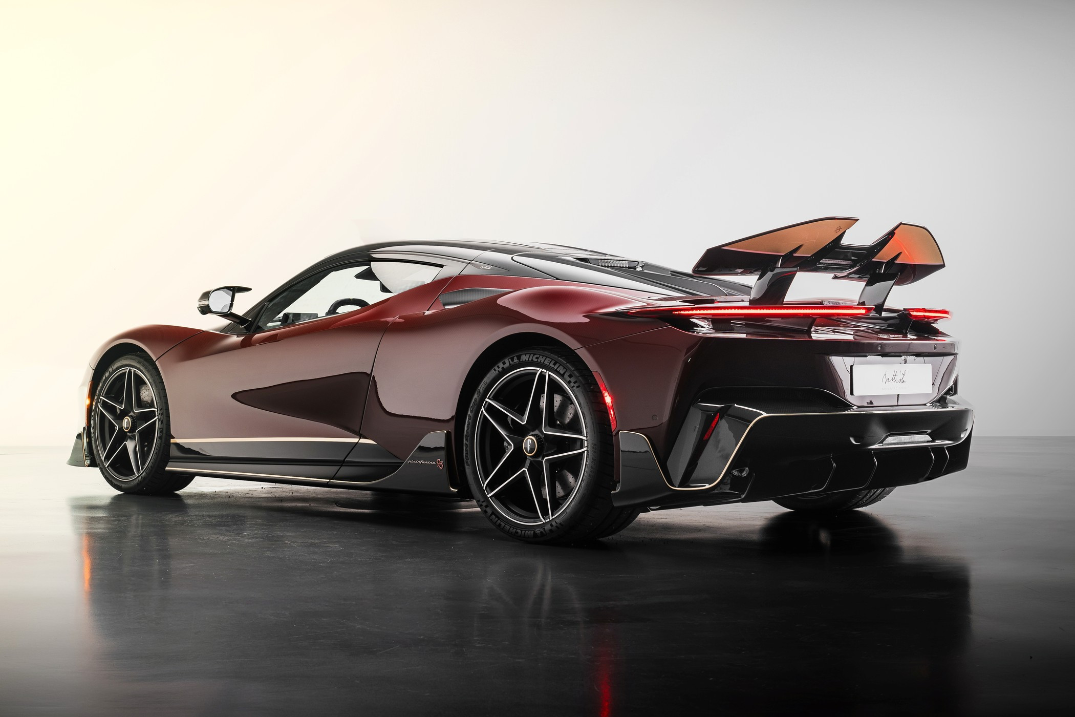 Den elektriska super-bilen Battista Novantacinque