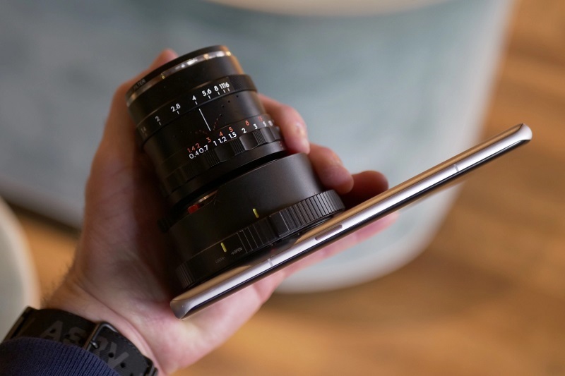 Realme smartphone med avtagbar lins