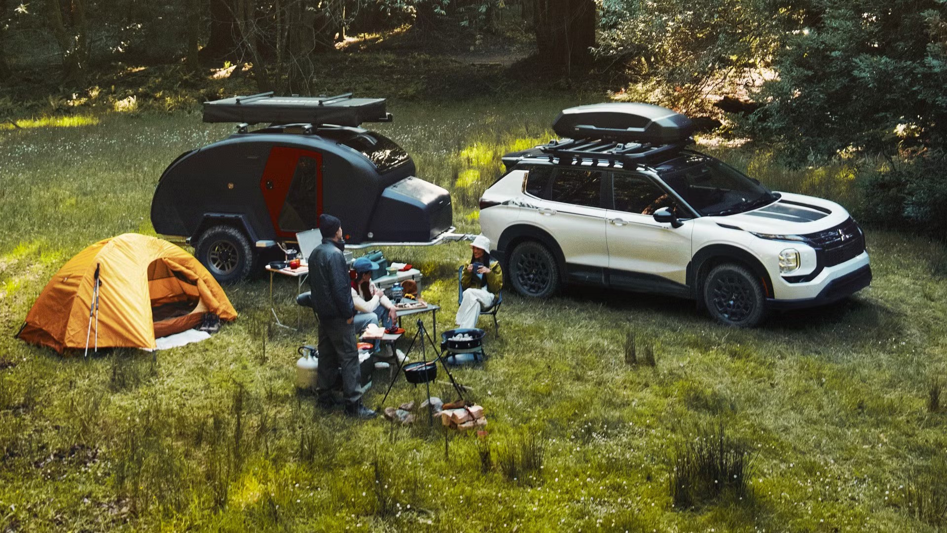 Mitsubishi Outlander 2025 Trail Edition med svarta accenter