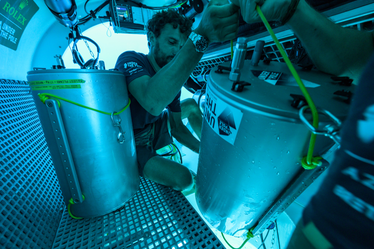 Kapsel Under The Pole