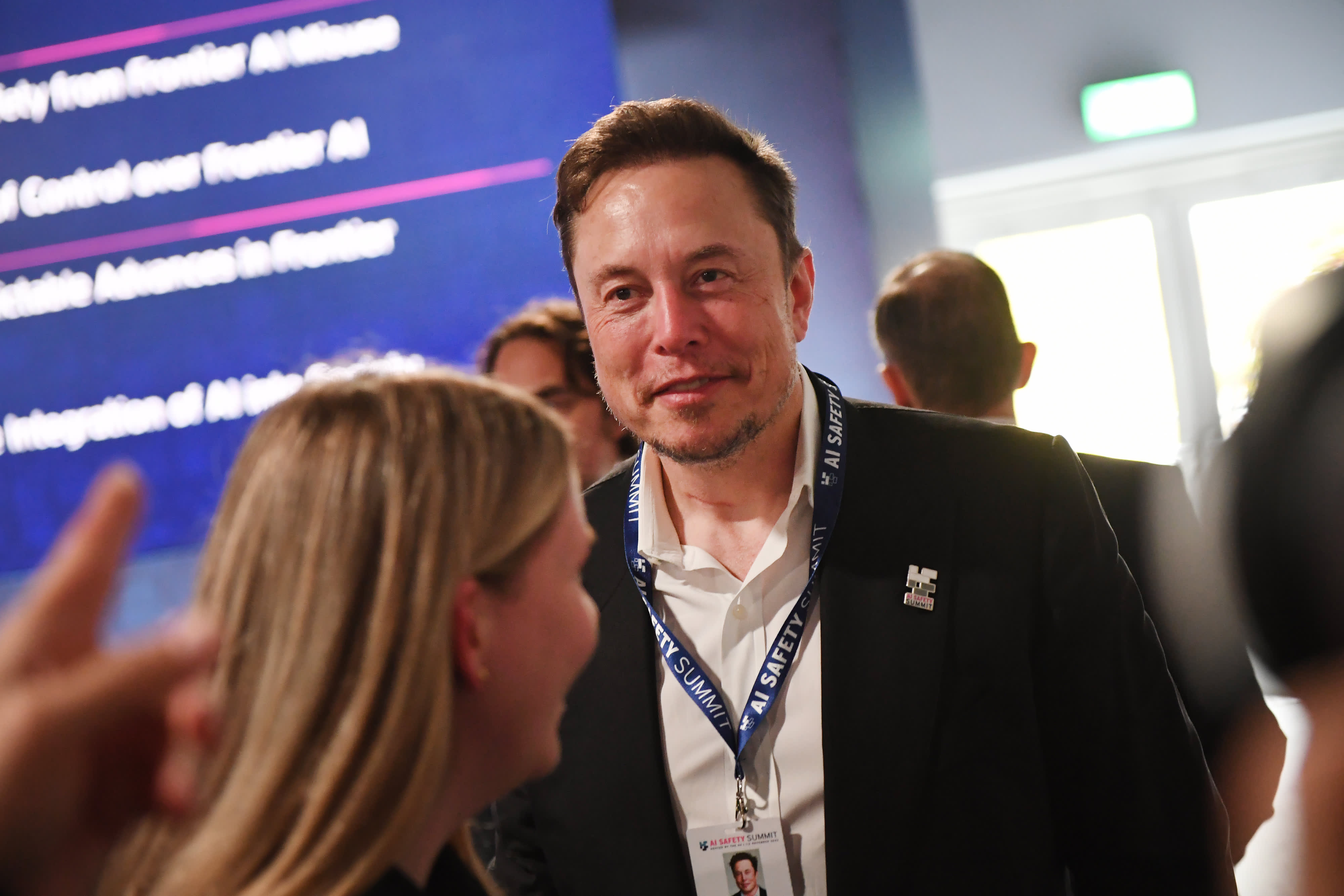 Elon Musk förutspår att det inte kommer att finnas något behov av att arbeta i framtiden på grund av AI