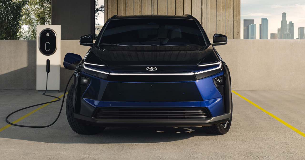 Framvy av den uppdaterade Toyota bZ