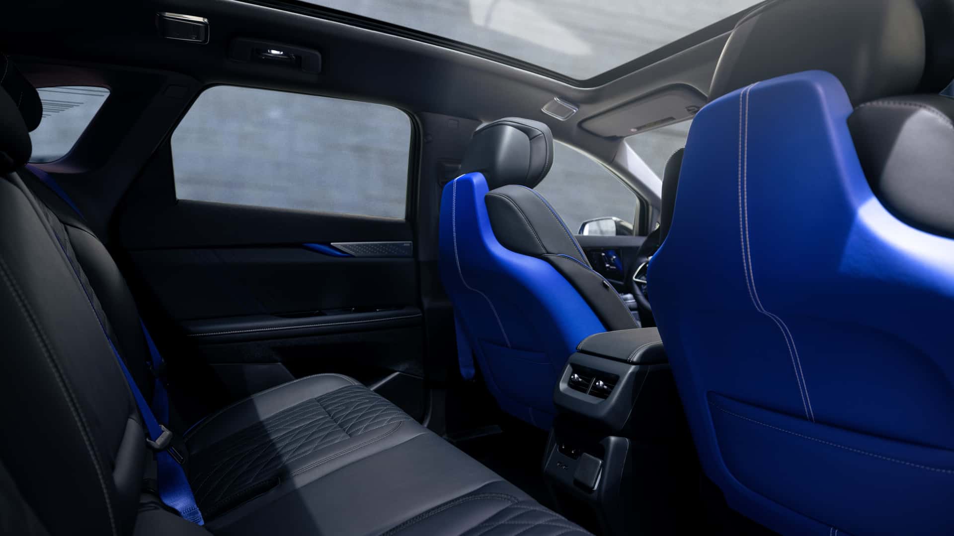 2026 Cadillac Optiq V i färgen Magnus Metal Frost.