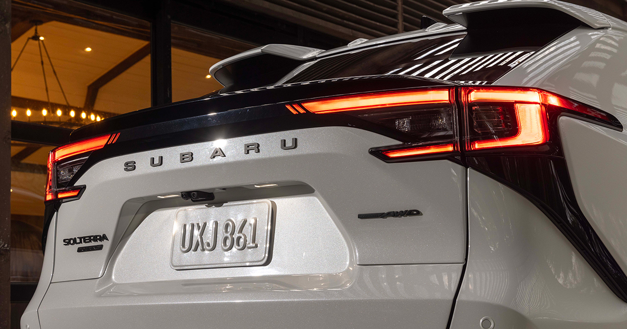 Interiör av den omdesignade Subaru Solterra 2026