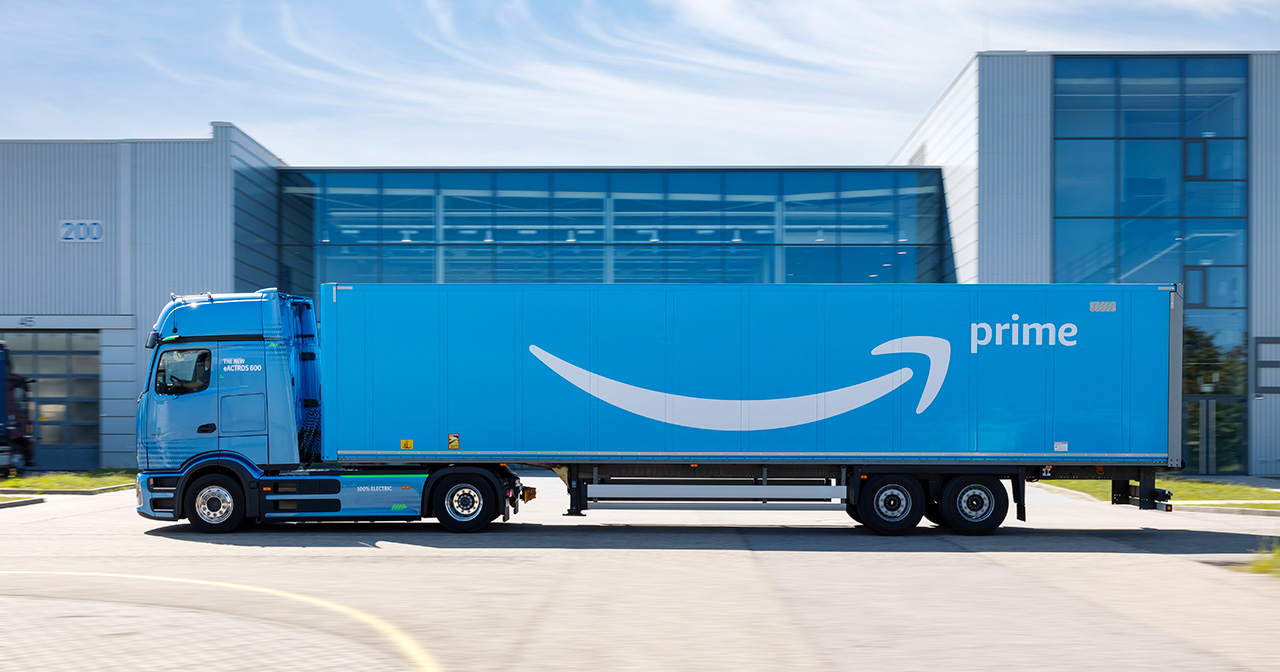 Mercedes-Benz eActros 600 i Amazons färger.