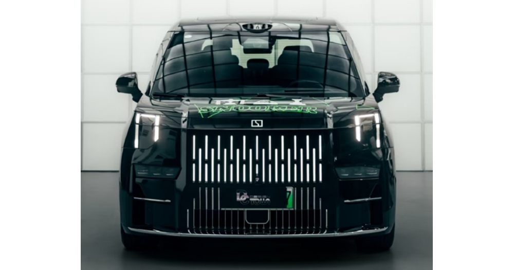 En specialanpassad Zeekr 009 för Zhao Xintong.