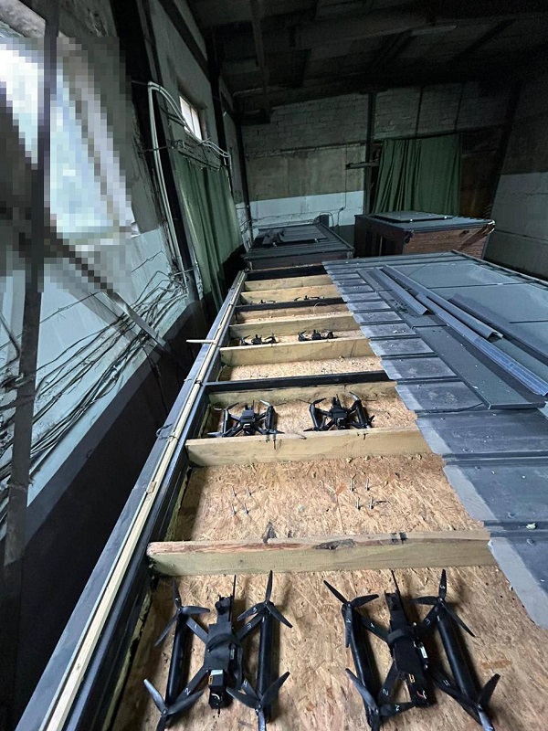 En bild av dronerna som förbereddes för Operation Spindelnätet