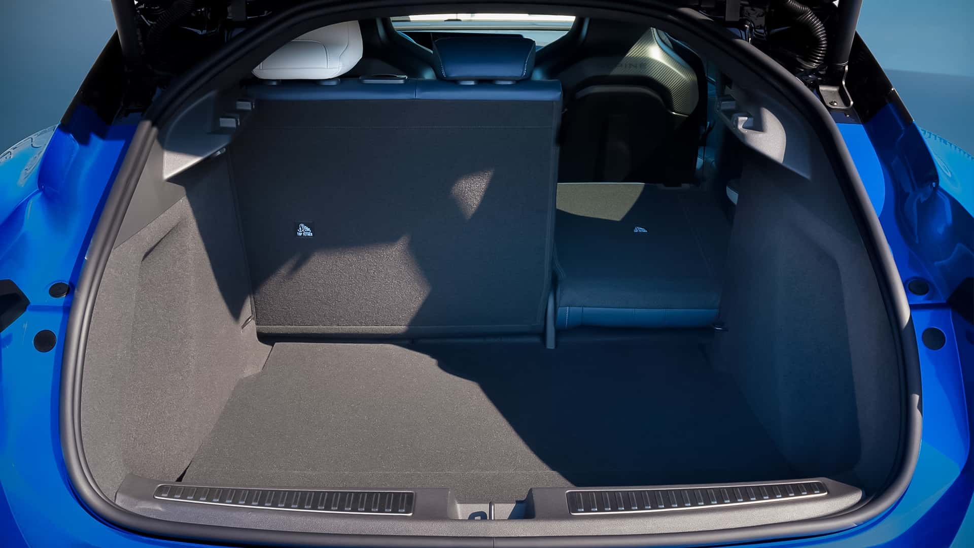 Framsidan av Alpine A390