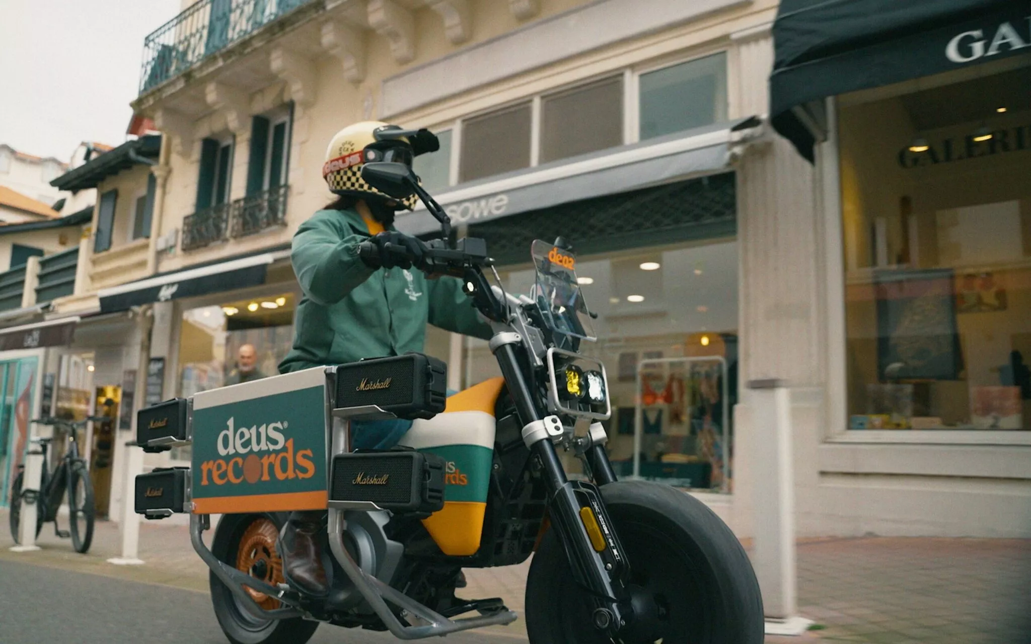 Bakre delen av BMW CE 02