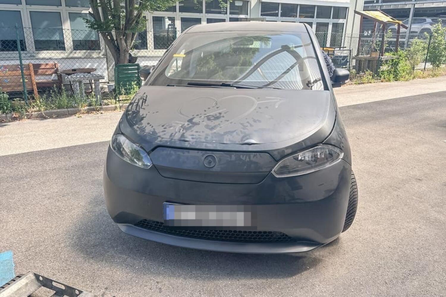 Camouflerad provkörning av en elbil