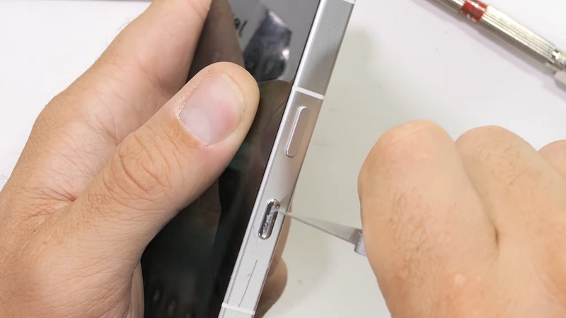 Effekter av eld på Nothing Phone-skärmen (3)