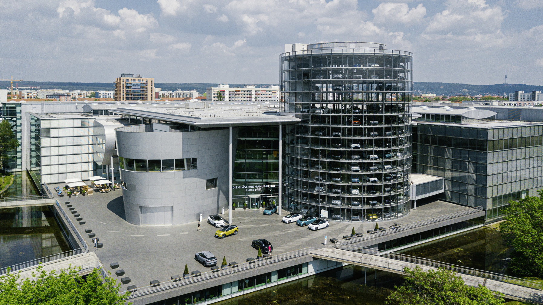 Gläserne Manufaktur i Dresden, tillverkad av Volkswagen AG