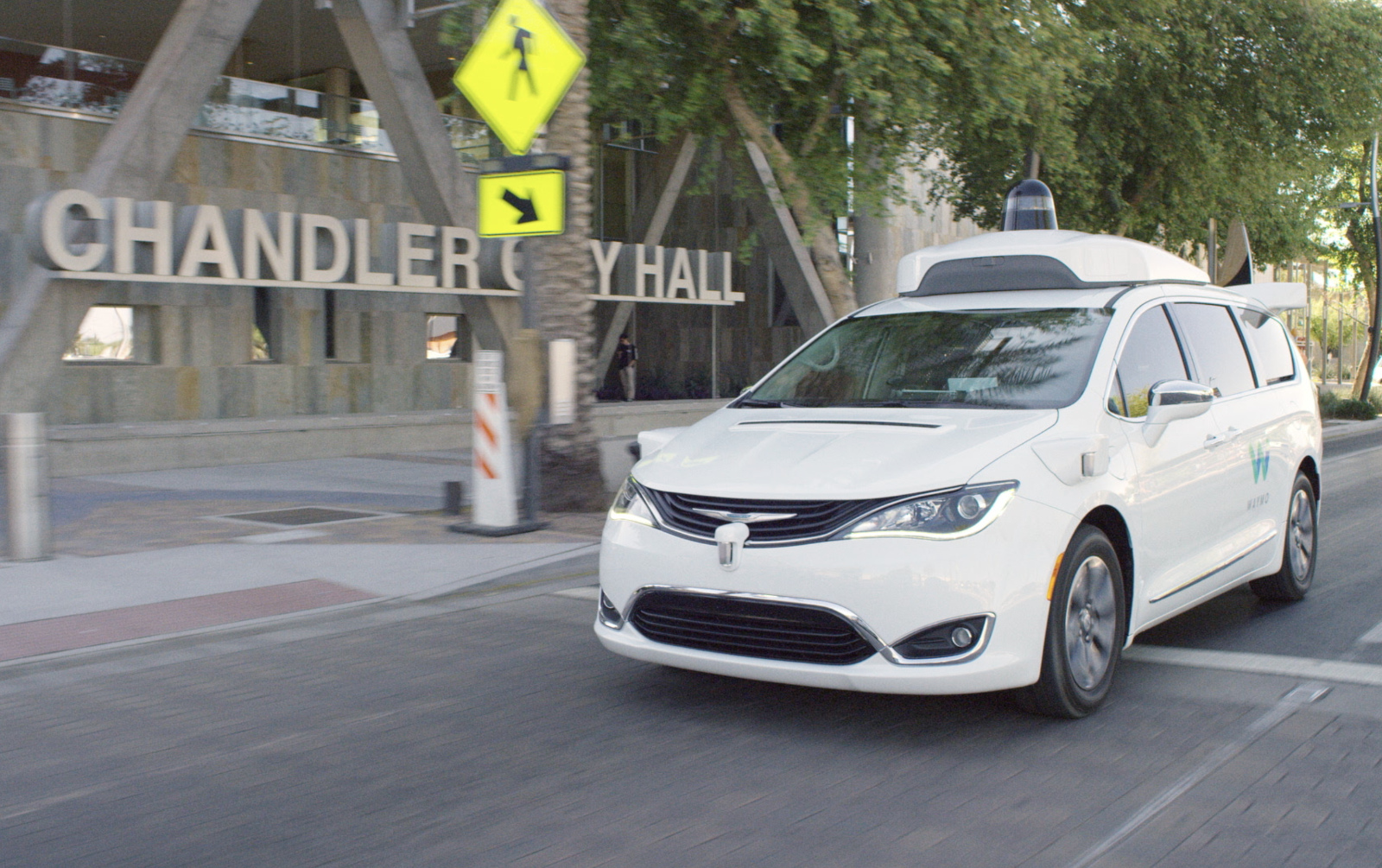Waymos robottaxibilar har börjat leverera Uber Eats i Phoenix