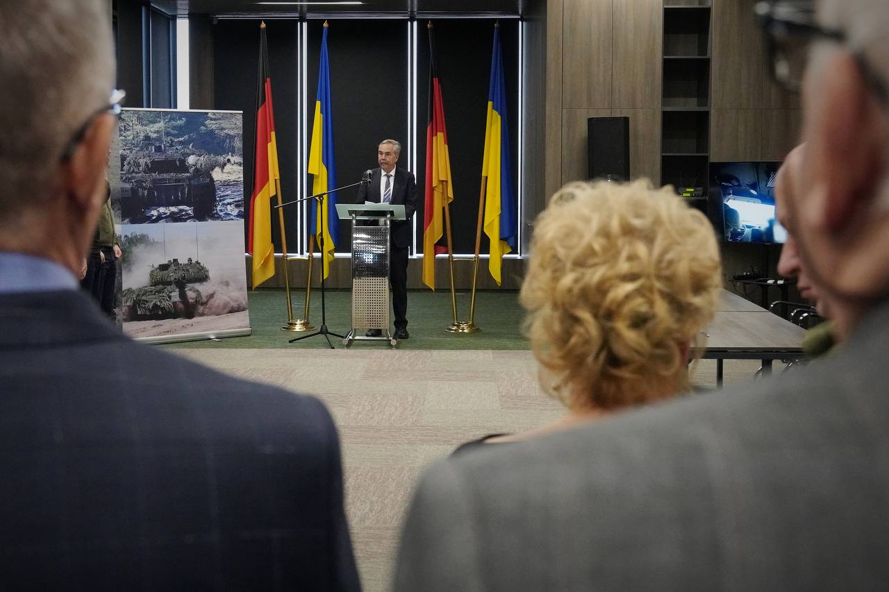 Konferens efter undertecknandet av avtalet. Illustration: Tyska Smetanin