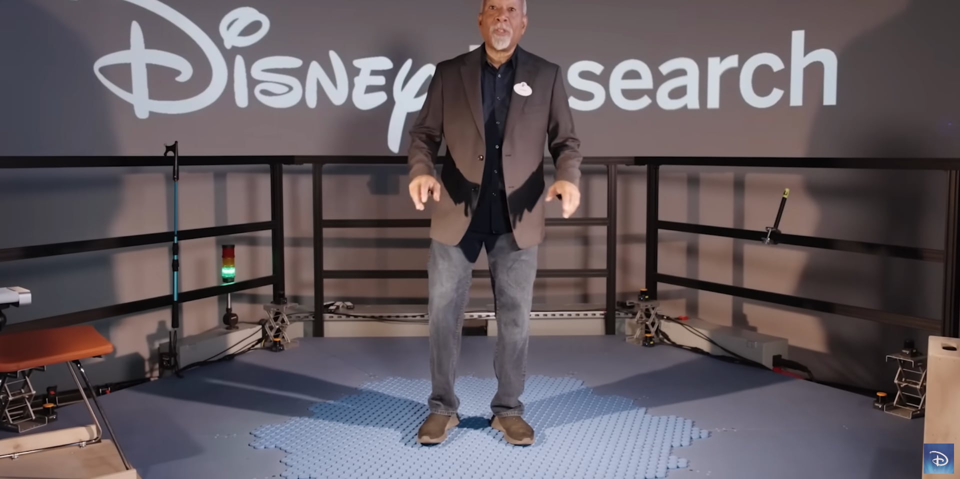 Disney HoloTile: världens första rundstrålande golv för VR-upplevelser med flera användare (video)