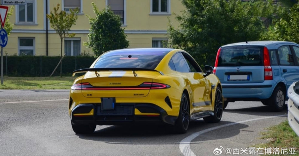 Xiaomi SU7 Ultra i Maranello