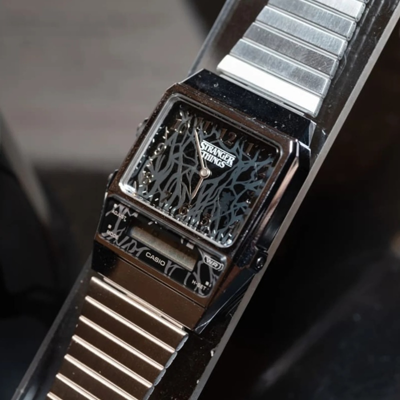 Casio AQ-800-klockor med designelement från serien Stranger Things