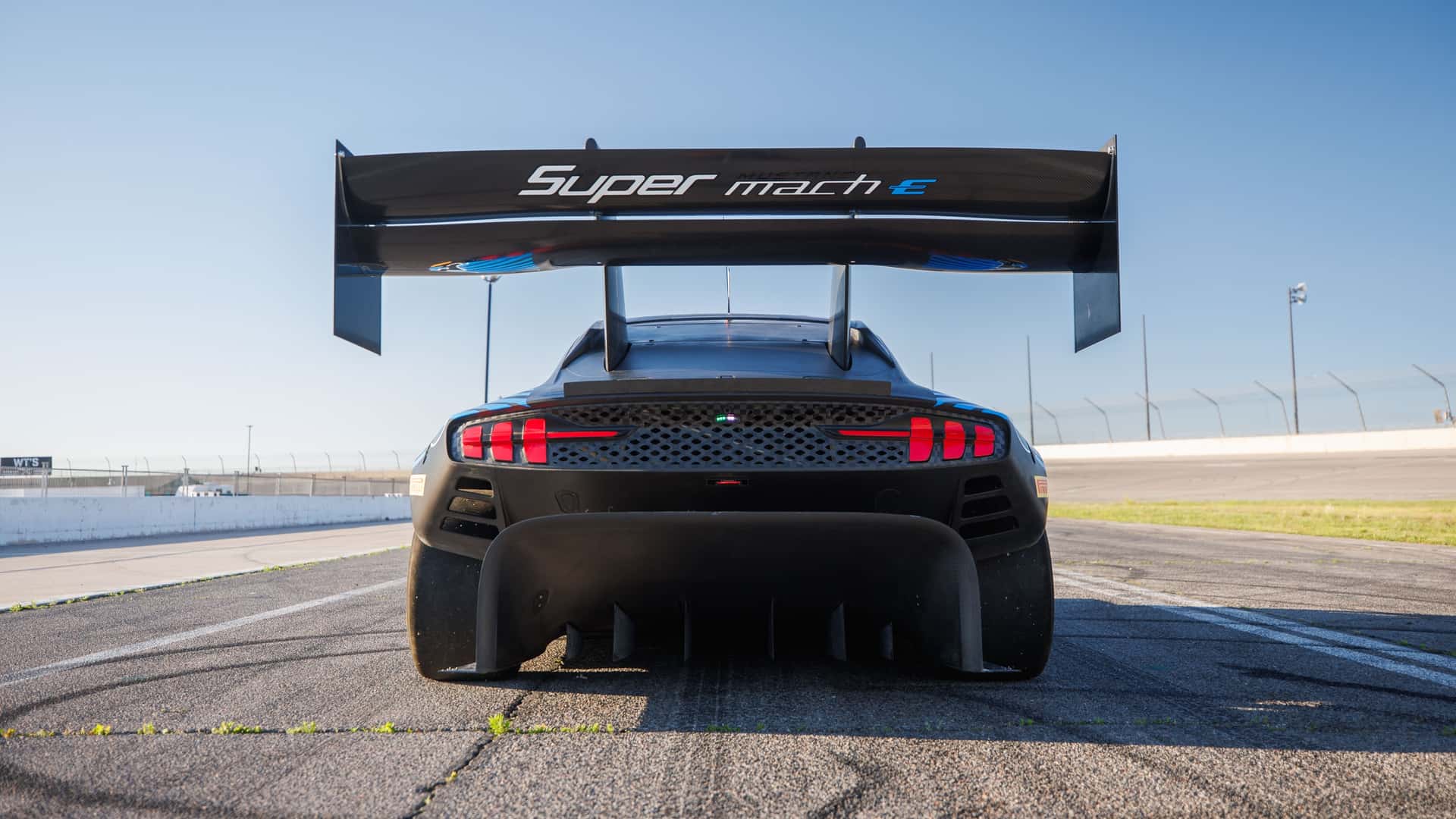 Ford Mustang Mach-E i tävling.