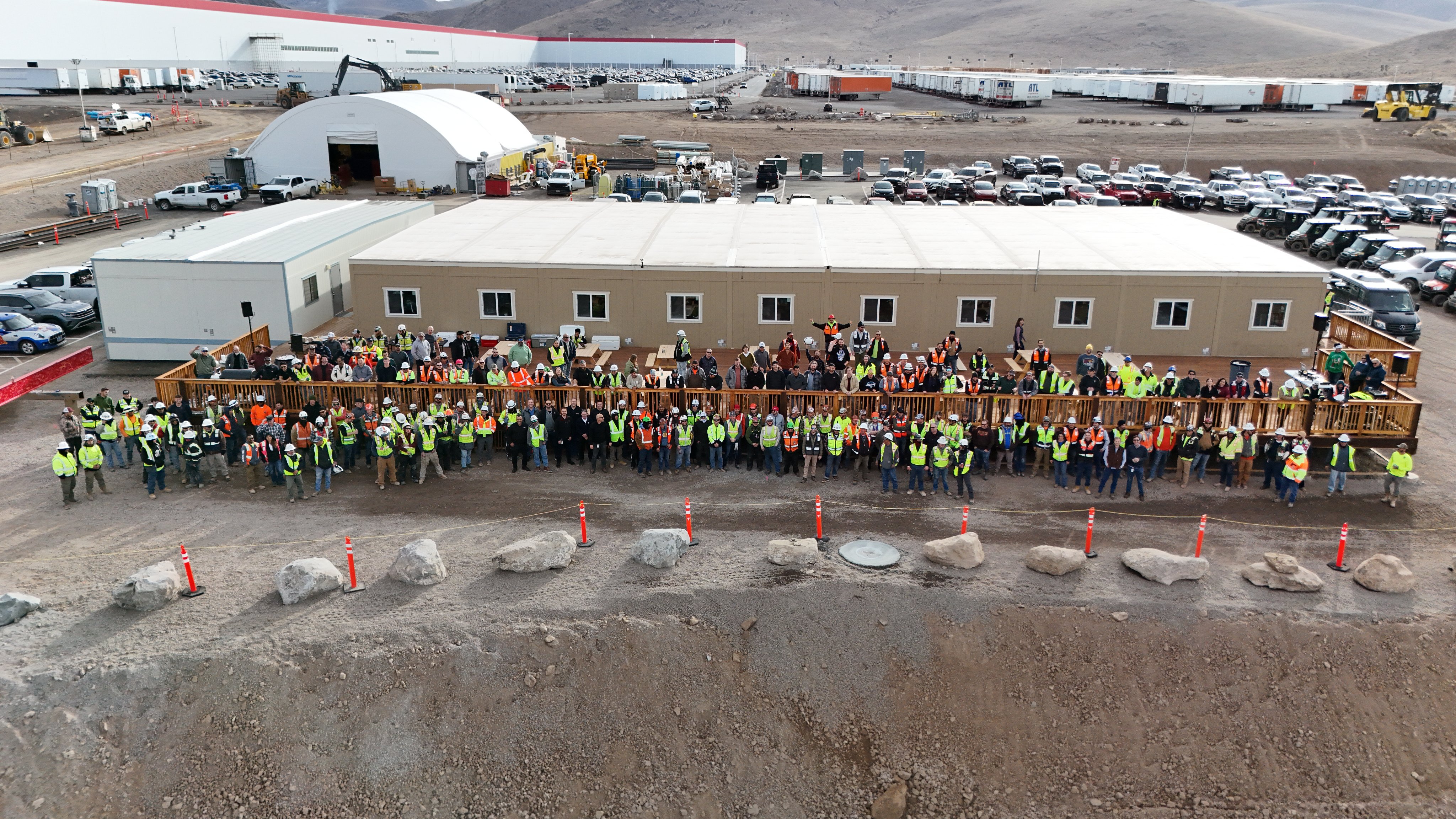 Huvudstålkonstruktionen på Tesla Semi-anläggningen i Nevada