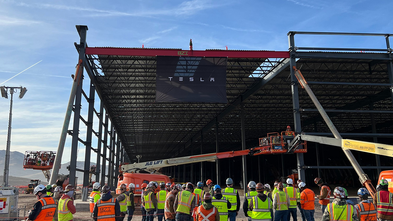 Byggnation av en Tesla Semi-anläggning i Nevada