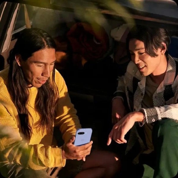 Rendering av Google Pixel 9a i Iris-färg