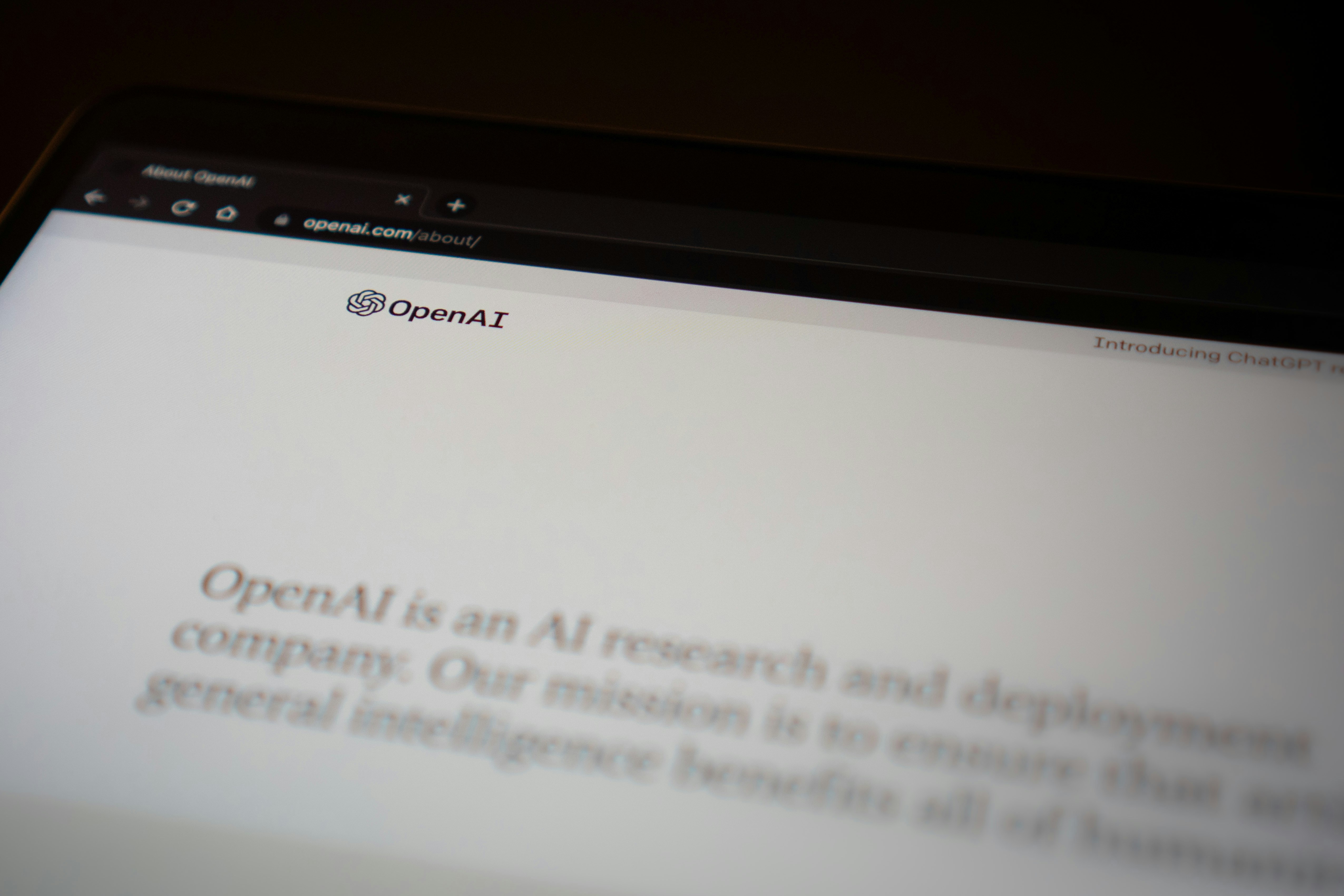 OpenAI och Common Sense Media lanserar initiativ för säker användning av AI bland tonåringar