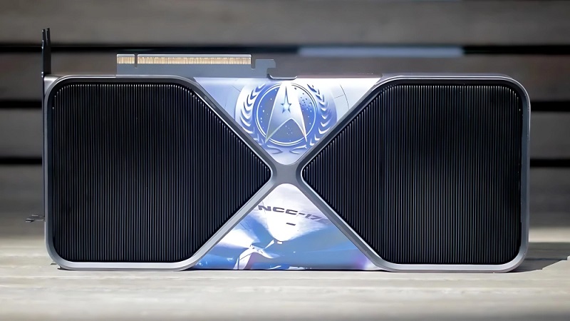 RTX 5090-grafikkort med konstverk av Enterprise NCC-1701-skeppet