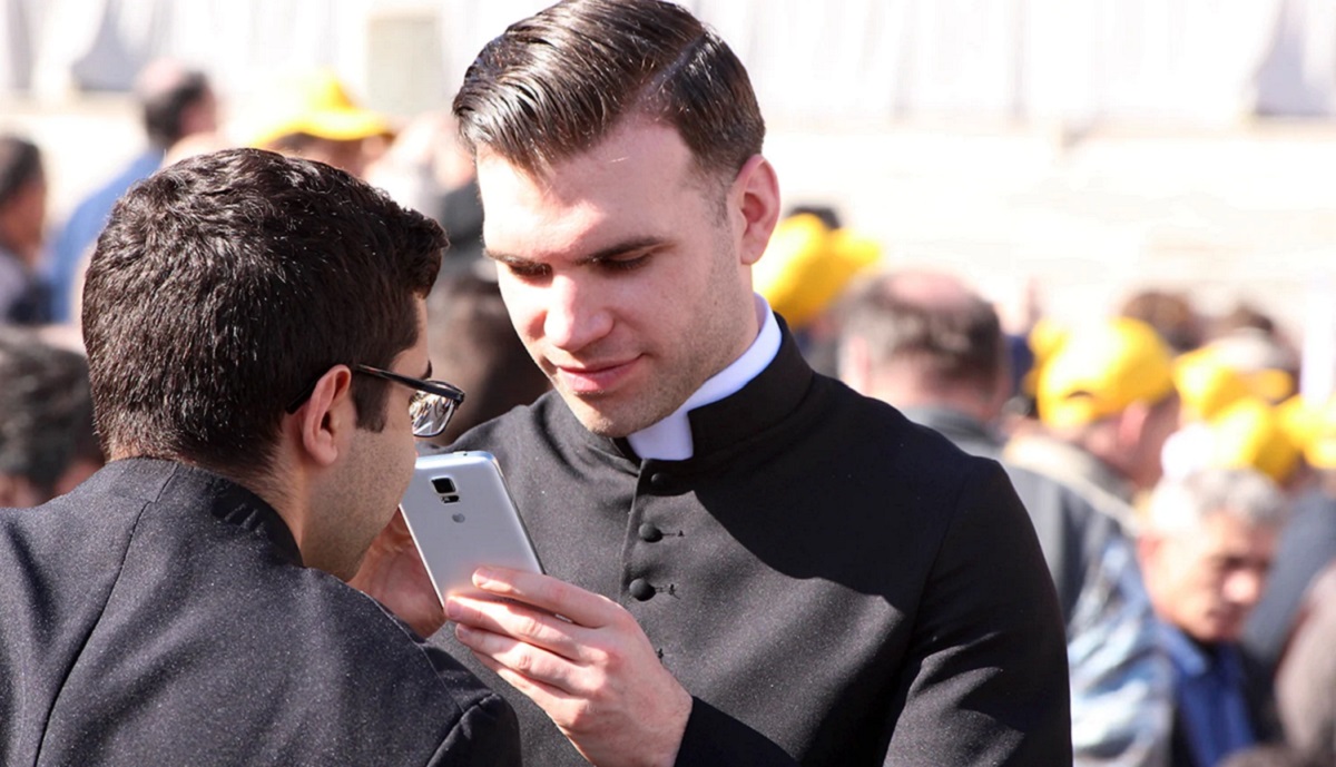 Kunde inte motstå frestelsen: Pennsylvania-präst spenderade mer än 40 000 dollar från kyrkans kassa på mobilspel
