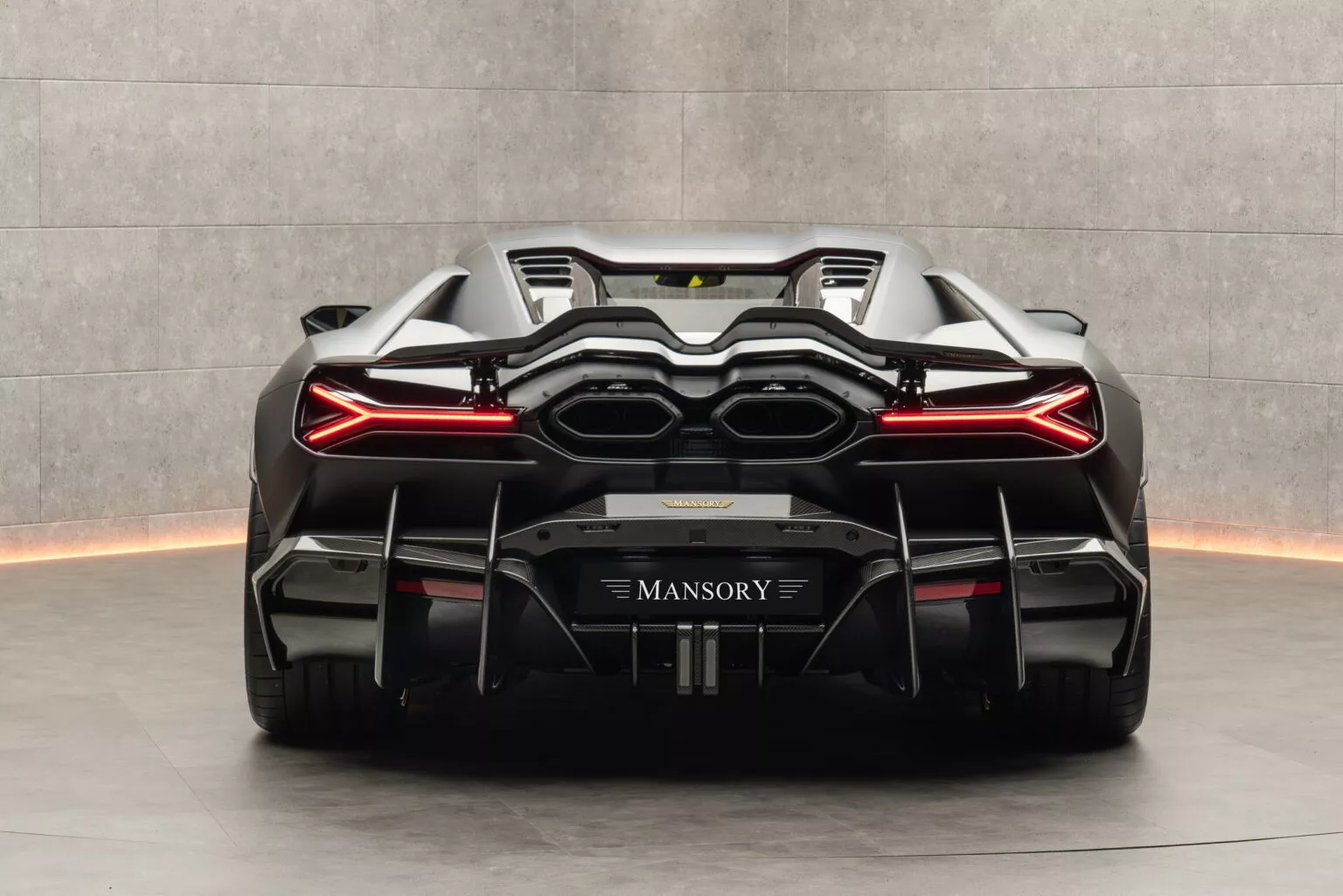 FV.10 lättmetallfälgar på Lamborghini Revuelto av Mansory