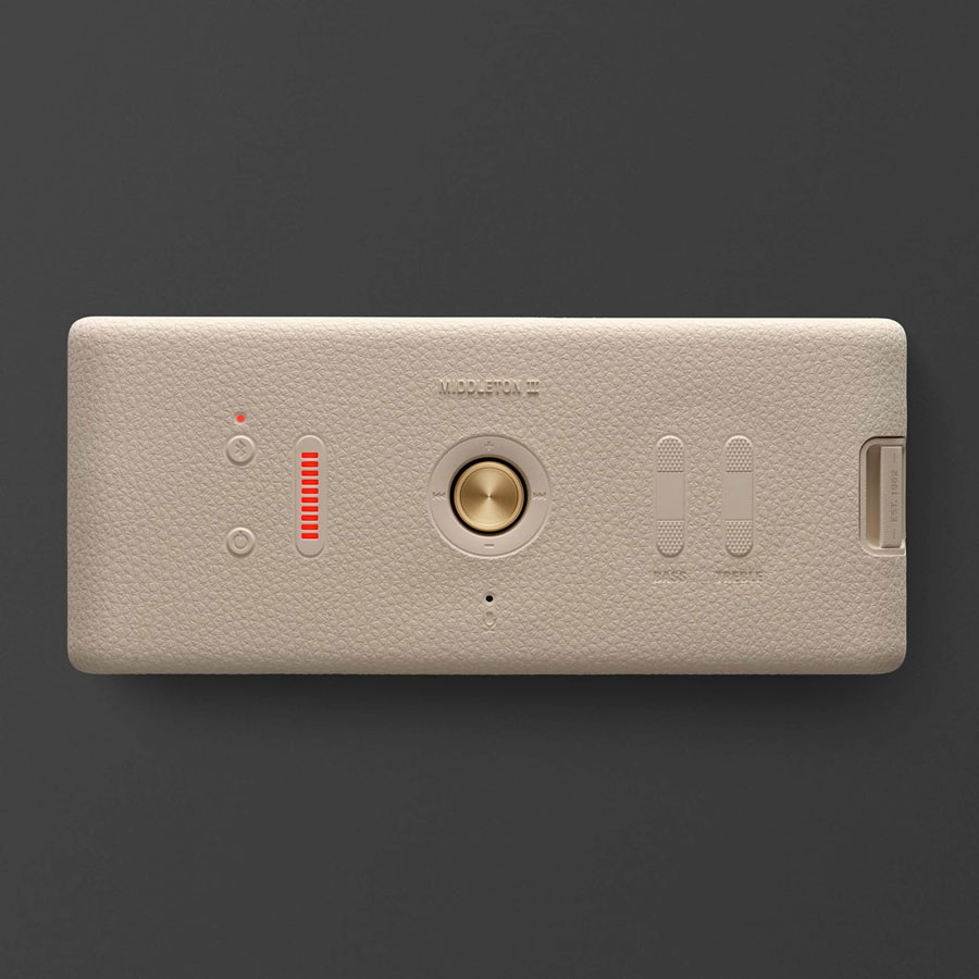 Grädd Middleton II högtalare från en annan vinkel