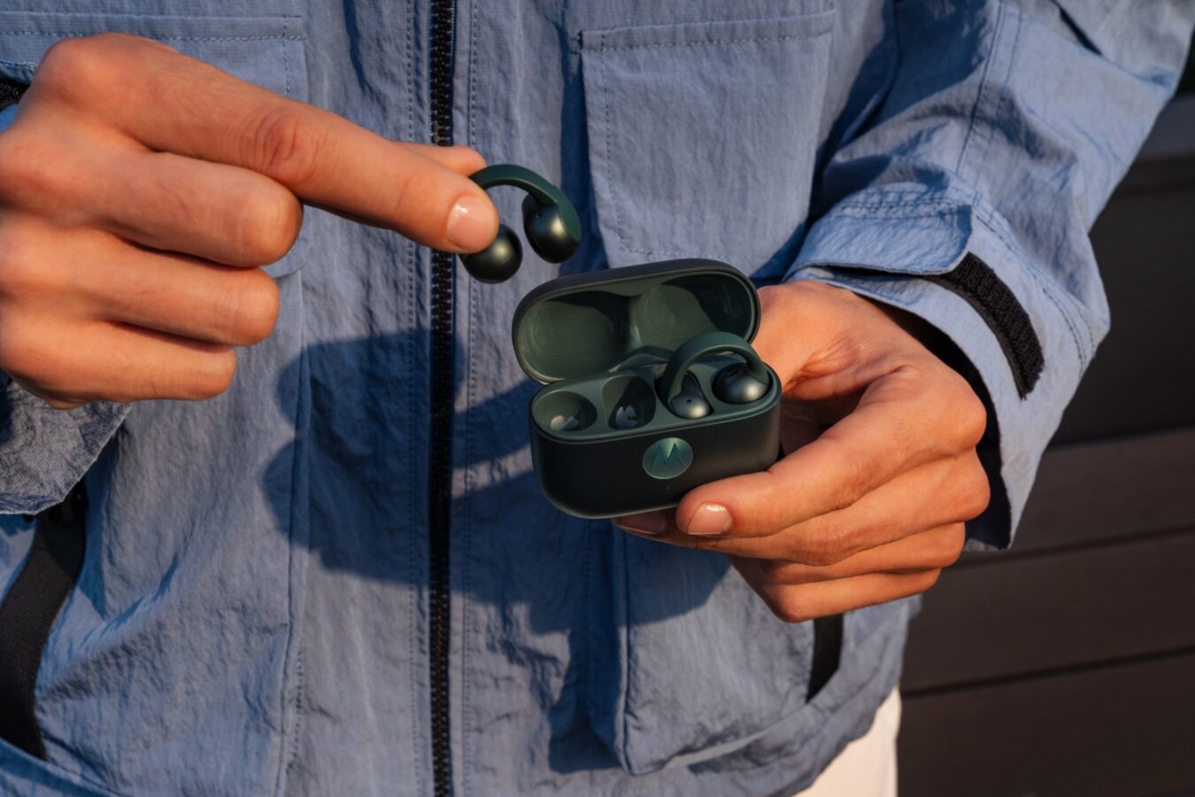 Moto Buds Loop hörlurar