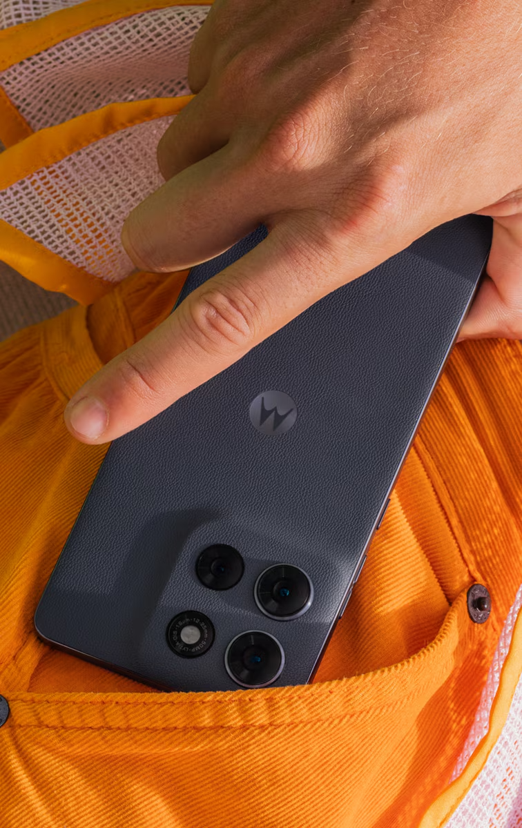 Moto G86 Power design i Spell-färg