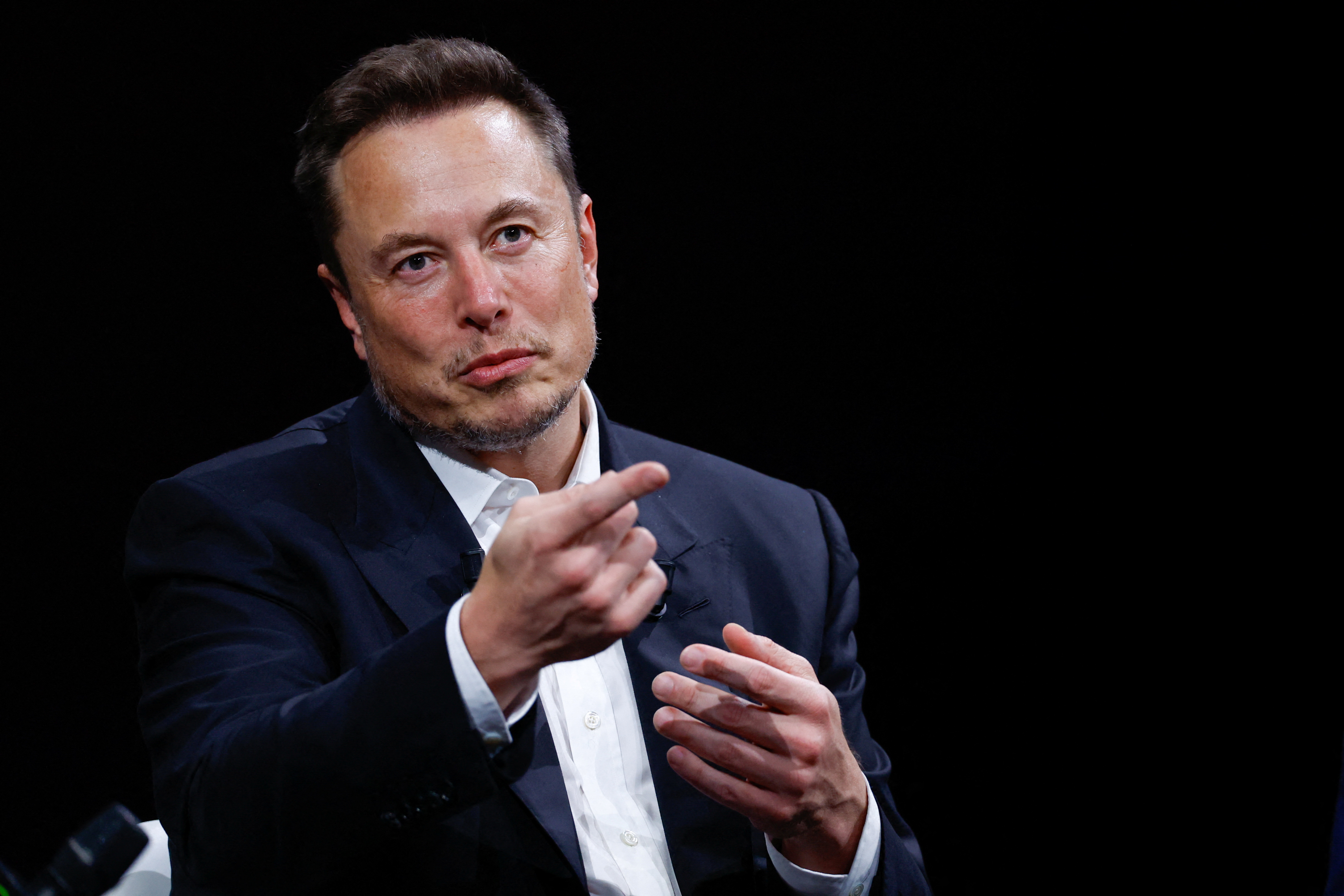 Elon Musk deltar i Rishi Sunaks toppmöte om AI-säkerhet i Bletchley Park