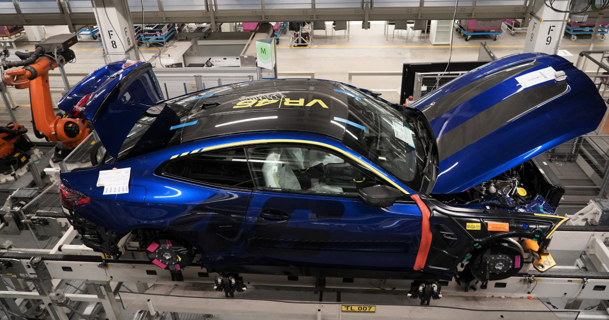 BMW M4 CS Edition VR46 i bakgrunden