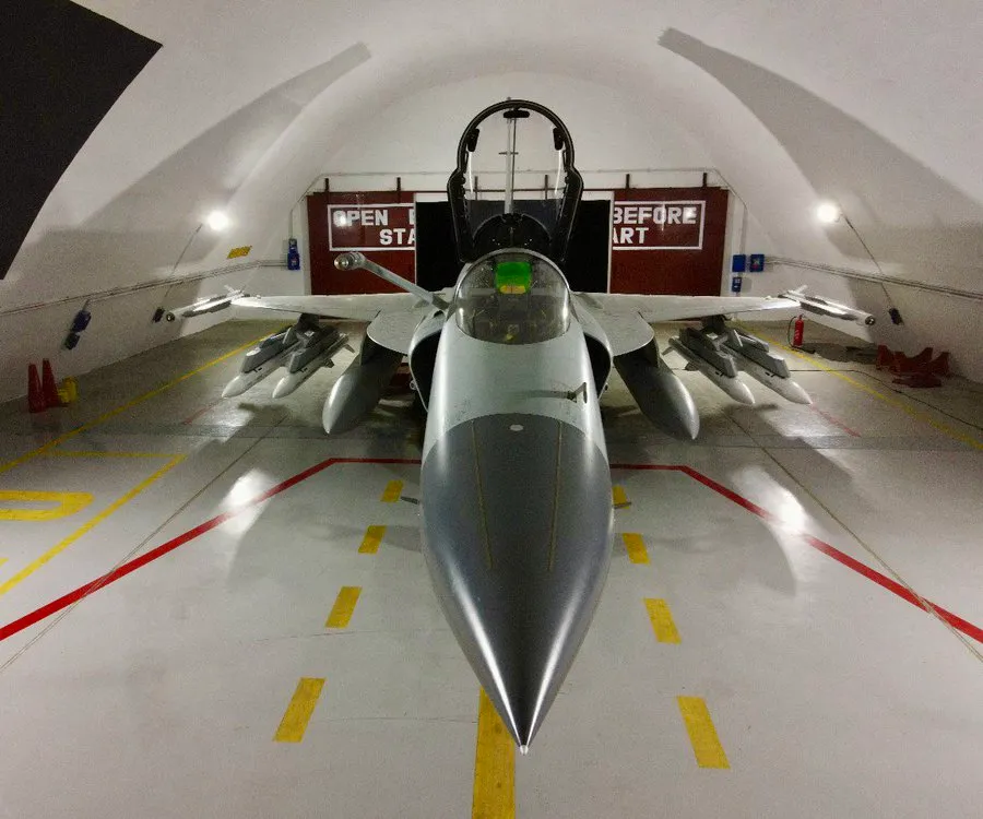 Pakistans JF-17 Block III Thunder-jaktplan med PL-15-missiler