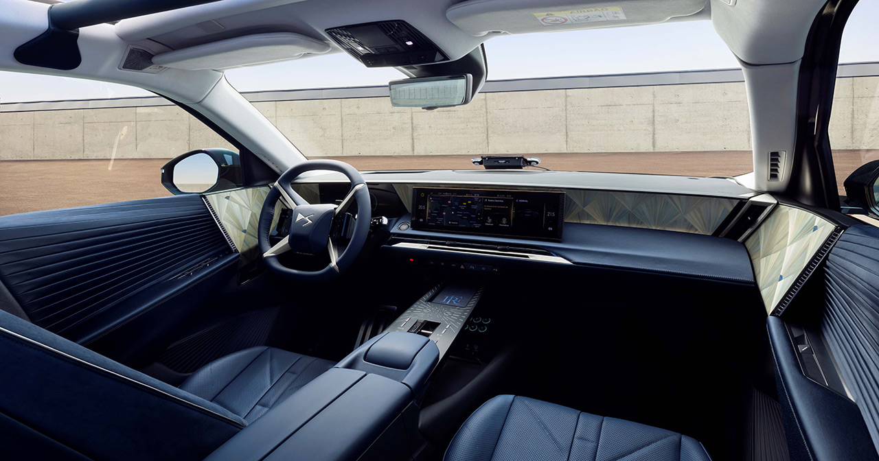 Interiören i DS N°8 Précidentiel tjänstebil