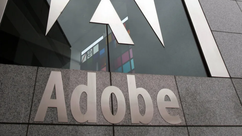 Adobe Premiere Pro har lärt sig att automatiskt ta bort modeord och bakgrundsljud