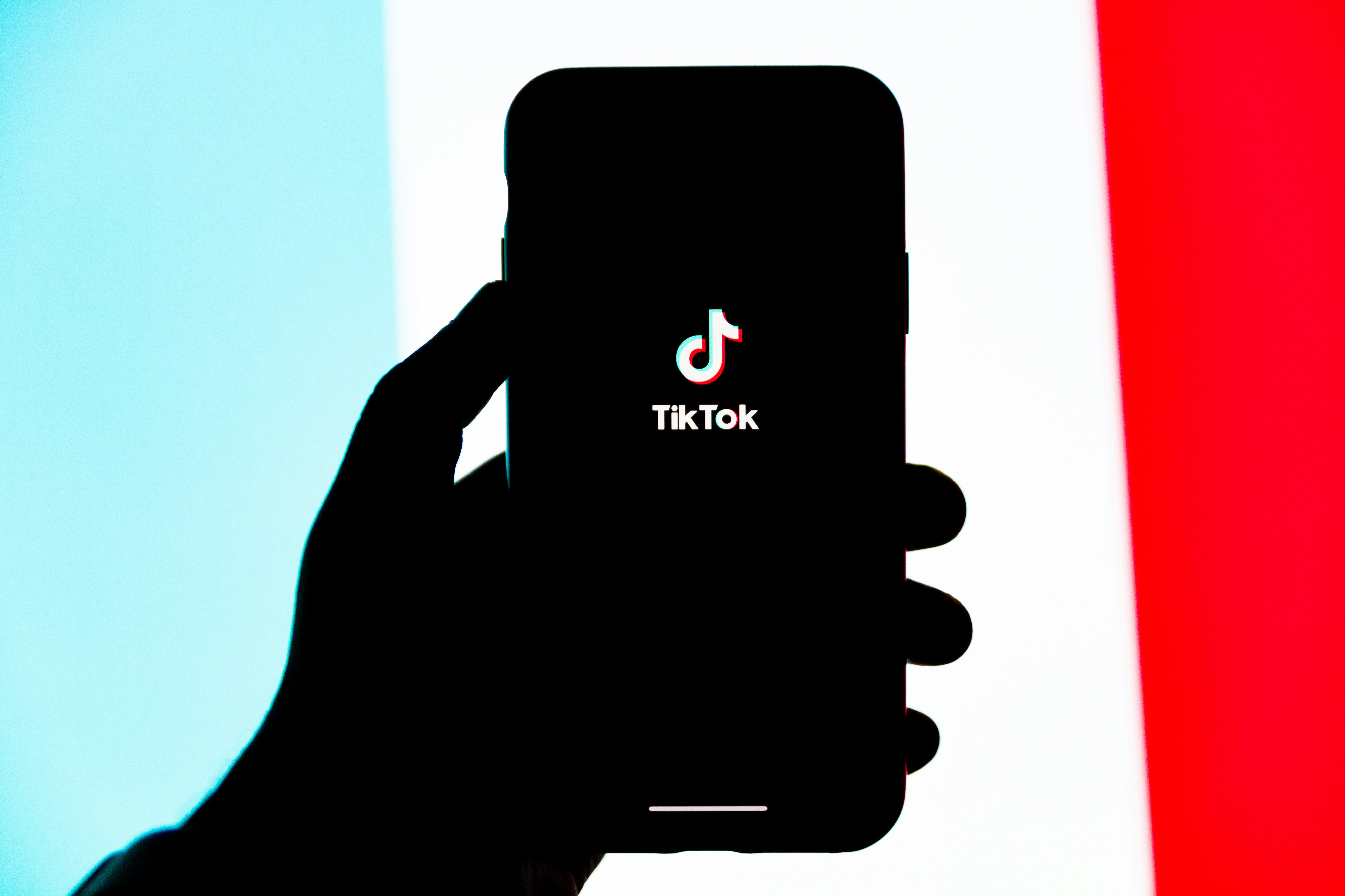 Universal Music har anklagat TikTok för påtryckningar och hot om att ersätta musiker med artificiell intelligens