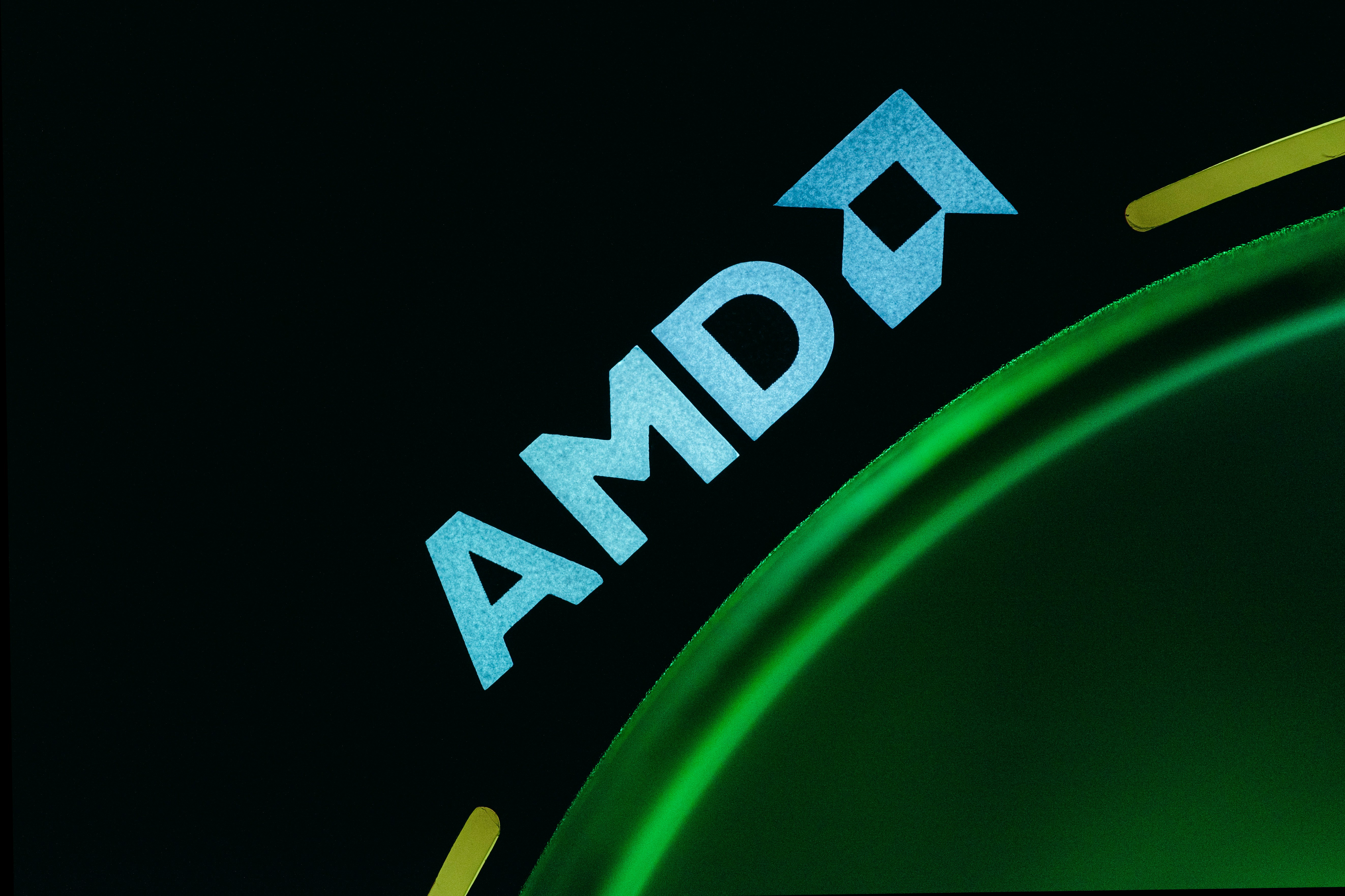AMD siktar in sig på PC-marknaden för artificiell intelligens i en kamp mot NVIDIA och Intel