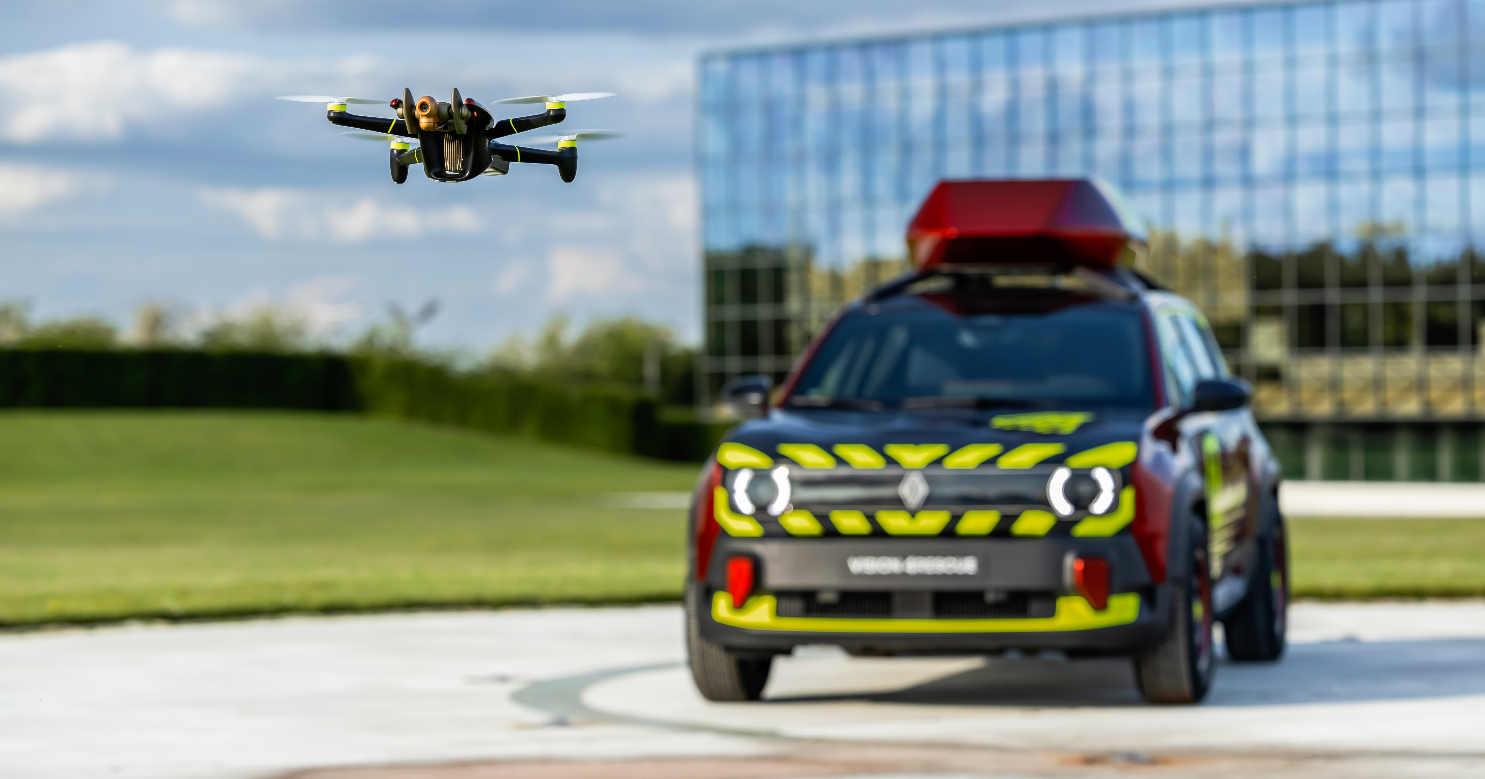 Utdragbart bord med skärmar