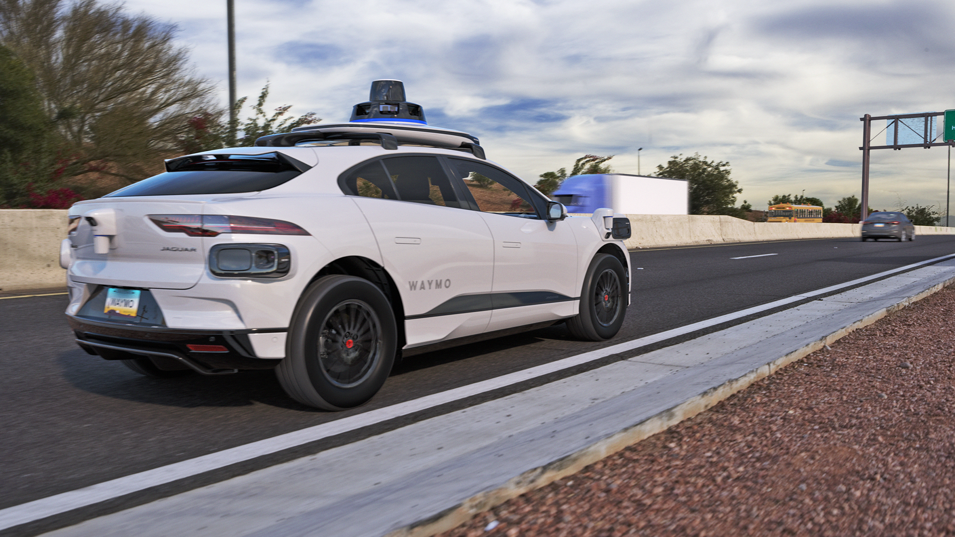 Waymo testar robotaxi på en motorväg i Phoenix
