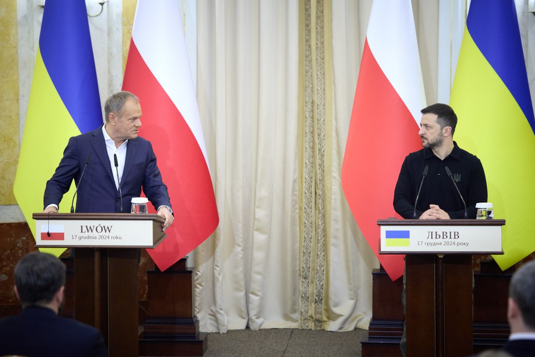 Ukrainas president Volodymyr Zelenskyy och Polens premiärminister Donald Tusk vid en presskonferens